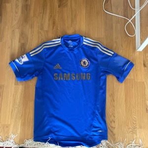 Chelsea fotboll tröja - Är i helt bra skick använd den ett par gånger 
