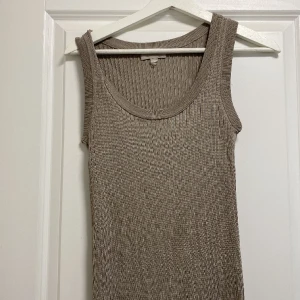 H&m  - Klänning från H&m använd ca 2 gånger 