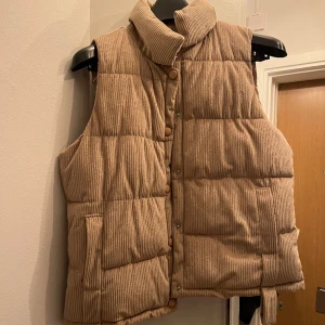 Väst - Bege väst, använd fåtal gånger