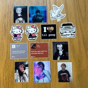 Lil peep klistermärken  - Klistermärken med lil peep motiv!  8 kr/styck eller mängdrabatt: 5 st för 35 kr, 10 st för 65 kr 🖤 Frakt: 18 kronor Storlek: ca 2-5 cm