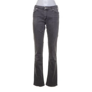 Acne jeans - Säljer dessa ACNE jeans jag köpte på sellpy! För stora i storleken! Skriv vid funderingar🤍