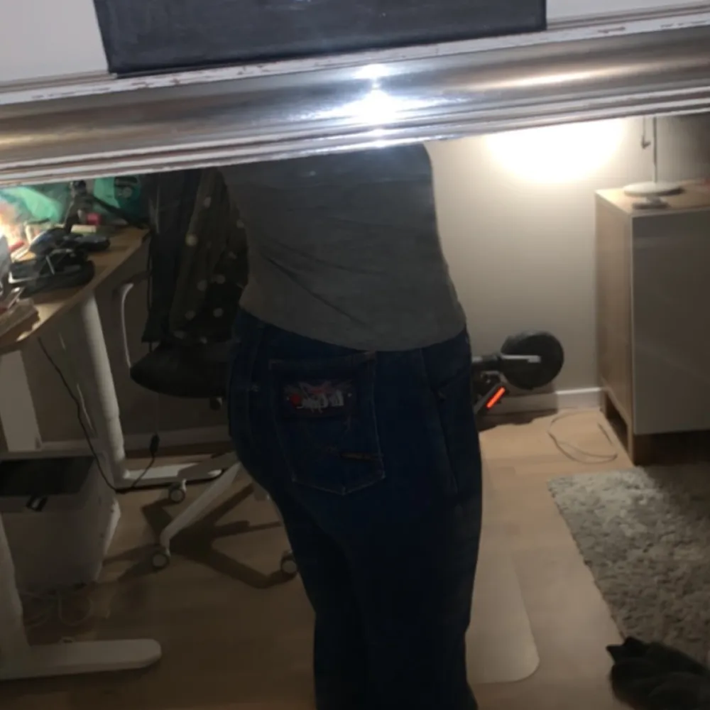 Snygga 70-tals jeans som tyvärr inte kommer till användning. Sitter perfekt på mig som är 167 lång. Jeans & Byxor.