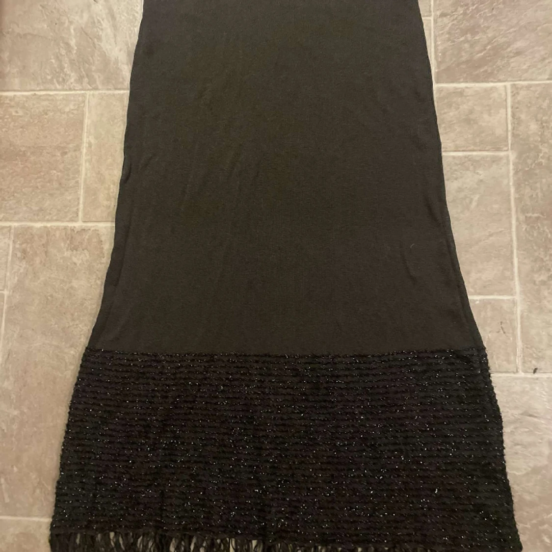 Mörk brun kjol med fransar