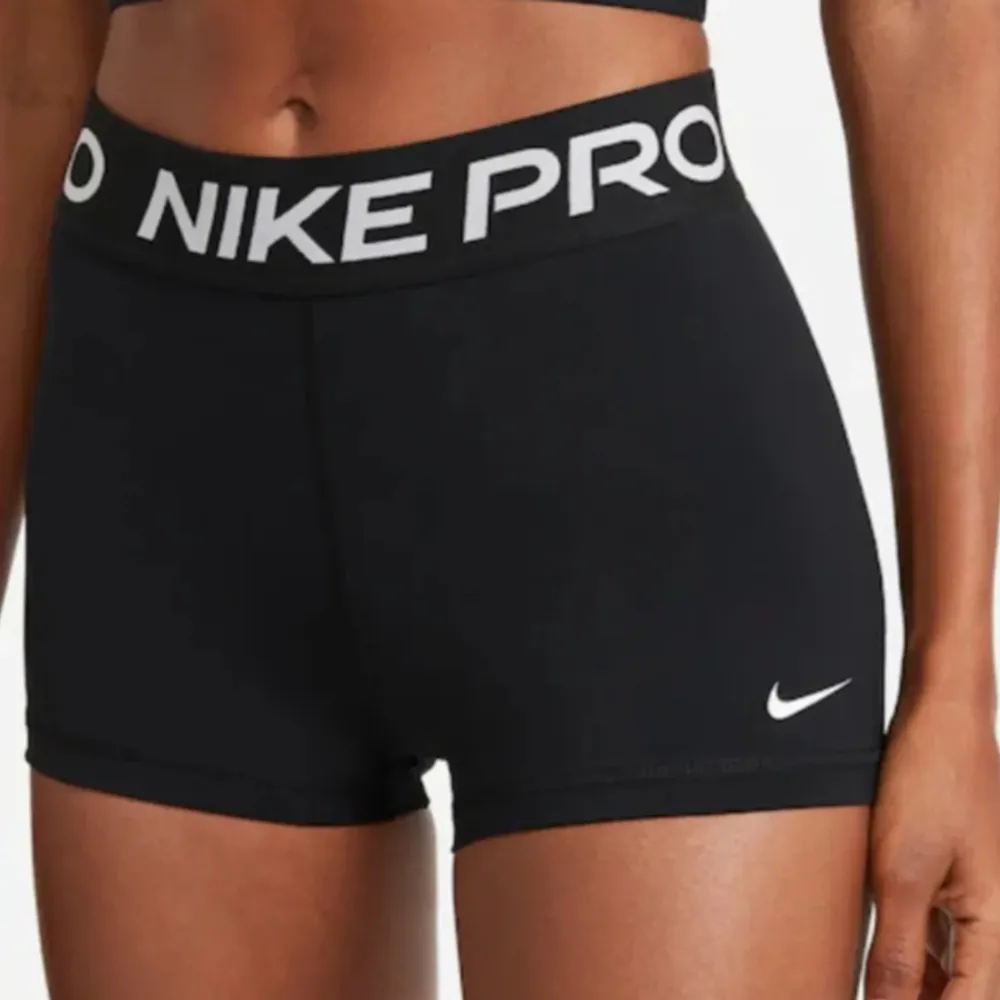 Nike PRO short super sköna och snygga Max ansvällda 5 gånger bra skick och sitter snyggt på . Shorts.