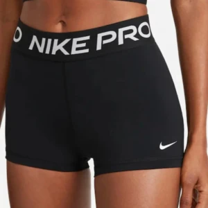 Nike PRO shorts  - Nike PRO short super sköna och snygga Max ansvällda 5 gånger bra skick och sitter snyggt på 