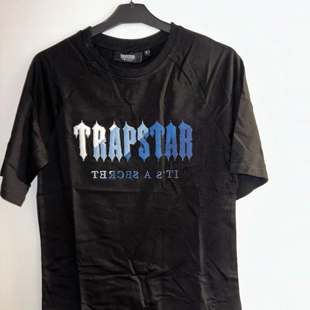 Helt ny trapstar t-shirt  oanvänd storlek s pris 500 för mer info&bilder skriv dm . T-shirts.