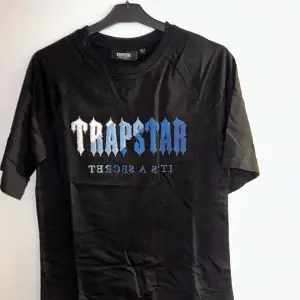 Helt ny trapstar t-shirt  oanvänd storlek s pris 500 för mer info&bilder skriv dm 