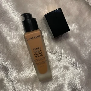 Lancôme Teint Idole Ultra wear foundation. Färg: 10.2 - Lancôme foundation.  Swatchad men för mörk för mig :(   Kan hämtas hos mig i Trollhättan eller skickas med Plick!