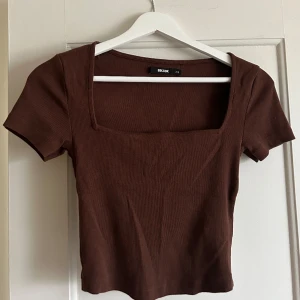Brun topp - Brun topp från Bikbok, knappt använd🤍