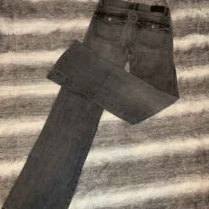 utsvängda jeans - 90s boot, knappt använda 