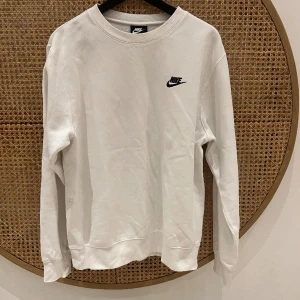 Nike sweatshirt  - Classic Nike tröja, i ett bra skick. Nypris ca 700kr. ÄKTA
