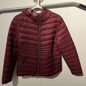 Jacka - Jacka i bra skick!  Passar en M bra