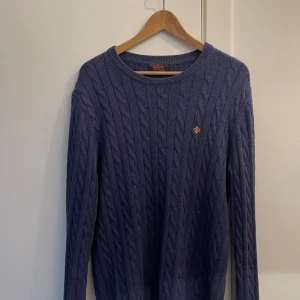 MORRIS TRÖJA - Jag säljer nu min riktigt snygga stickade morris tröja då den inte kommer till användning längre. Den är i storlek L och passar mig bra som är runt 185. Ny pris: 1700, mitt pris: 320, vid frågor och funderingar skriv/kalle pris ej hugget i sten