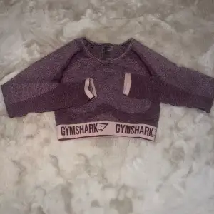Säljer denna tröja från GYMSHARK! Helt ny 💜
