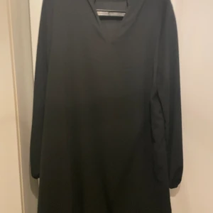 Tunika - Svart tunika i storlek xl 