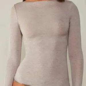 Säljer denna populära tröjan från intimissimi i storlek s, använd ett fåtal gånger så är i bra skick💓