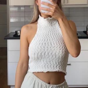 Halterneck topp från Zara  - Använd en gång! Fint skick! 