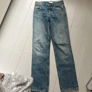 Mid waist straight jeans från zara Nypris: 399kr