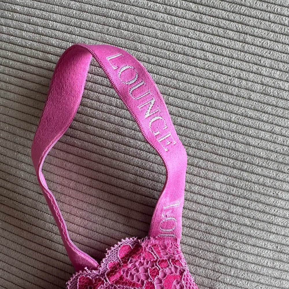 Jättefin lounge bralette i storlek m som inte kommer till användning längre. Den är urtvättad och använd en del men fortfarande fin. Muu.