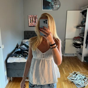 Prickigt linne h&m - Säljer gulligaste linnet som är prickigt från hm❣️