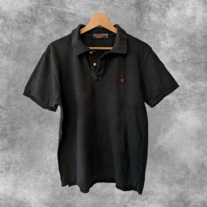 Morris piké - Säljer denna då den inte passar mig. Sjukt snygg och i väldigt bra skick 9/10 (knappt använd).  Mått mätt platt: Längd: 64 cm Bredd under armar: 53 cm Axelbredd: 47 cm Hör av er vid funderingar😊