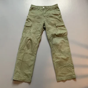Weekday cargos - Gröna weekday cargos bra skick