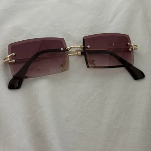 Solglasögon  - Snygga solglasögon passar perfekt till sommaren 