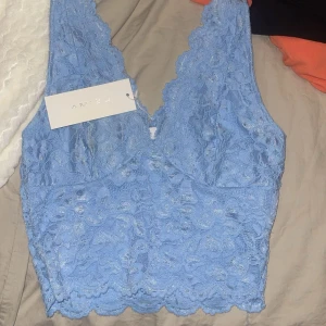 en söt topp - söt topp och prislappen är kvar alltså aldrig använd