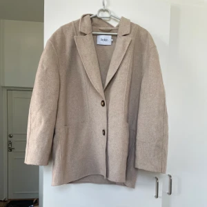 Stylein kappa - Köpt på Tradera🤍Mycket bra skick🤍Oversized modell & perfekt inför hösten och skolstart🍄‍🟫