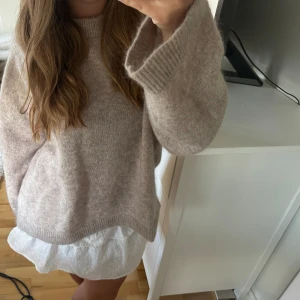 Mohair tröja  - Moahir tröja från hm i storlek S! 🤍helt slutsåld! endast testad! Köpt för 499kr!   Hör av er om ni har några frågor! Bild 2 & 3 är lånade! 