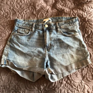 Jeansshorts i fint skick - Jeansshorts som endast använts ett fåtalgånger