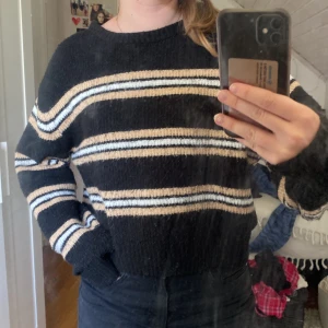 Stickad tröja - Fin stickad tröja från Hm, säljer då den inte kommer till användning. Bra skick💗