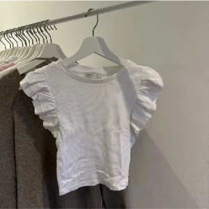 Zara topp🤍 - Volangtopp från zara ⭐️💘