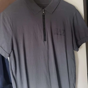 Armani piké  - Tja  säljer min super sköna piké som passar till alla ärenden , använt Max 3 gånger ,stretchig material o luftig 