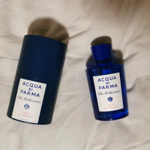 Acqua di Parma fico di amalfi  - Ungefär 145 ml består, riktigt fin doft som ger medetiranska coast vibes, fin fig och citron doft, om intresserad hesitera inte att fråga något