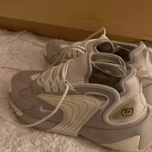 Nike skor - Väl använda men inget slitet bara lite missfärgade av smuts.