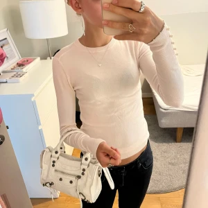 Söt zara tröja - Så fin rosa stickad tröja med pärlor ifrån zara!💗💗