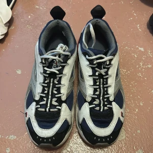 Sneakers - Fina Fila sneakers i bra skick