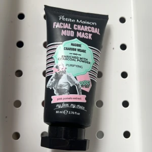 Face mask - Ansiktsmask,mud mask🩵Använd en gång nästan helt full 