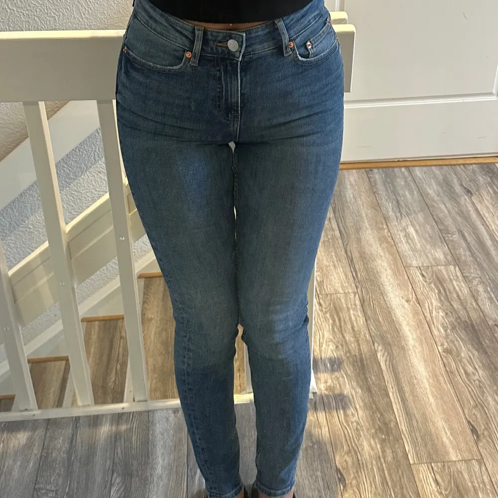 Helt nya jeans från Gina, aldrig använda. . Jeans & Byxor.