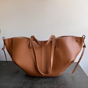 Polene Cyme Bag - Cyme bag by Polene in size big, in great condition, used sparingly dustbag and box available. pris kan diskuteras  available in Sthlm