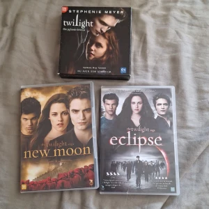 Dvd - twilight - Hej! Nu säljer jag en ljudbok och två filmer från twilightsagan. Inga repor på skivorna. Hör gärna av dig vid frågor och funderingar!🫶🏻