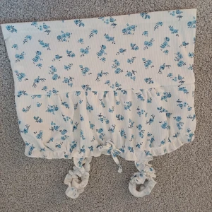 Top - En helt oandvänd tooo från shein i storlek XS, säljer då den inte var min stil 