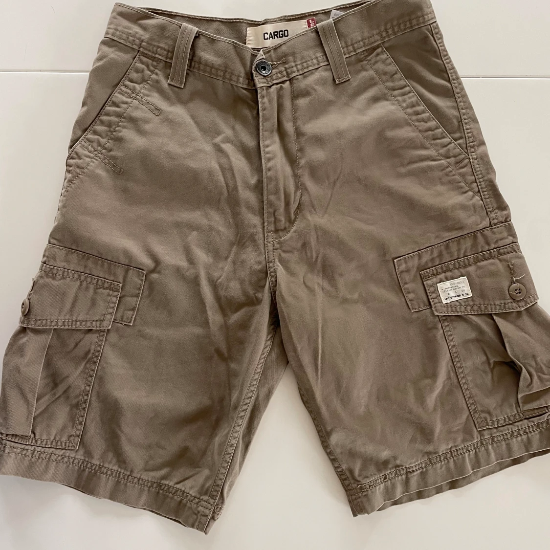 Levis cargo shorts - 90