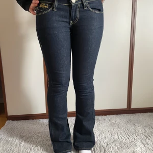 Lågmidjade jeans bottcur - Bra skick säljer för dem inte passar