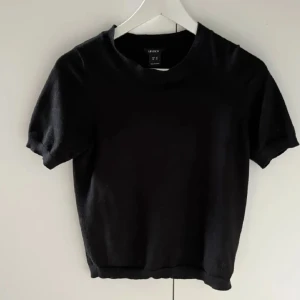  svart topp - Topp ifrån Lindex is storlek XS, skriv för fler bilder😭