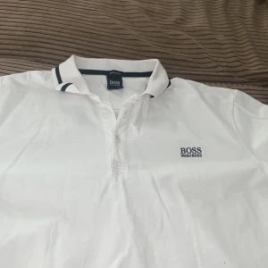 Hugo Boss Piké  - Storlek M. Inga defekter. Priset inte hugget in sten.