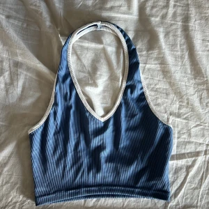 Topp - Snygg kropptropp som går att klä upp men även klä ner. Storlek xs men passar även storlek S vilket jag är 