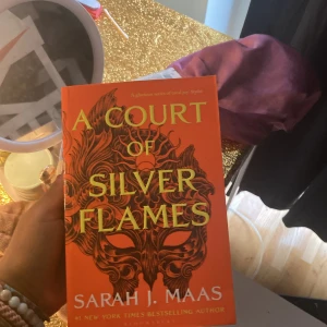 A court of silver flames  - New book bought it last week Pay via swish ❤️