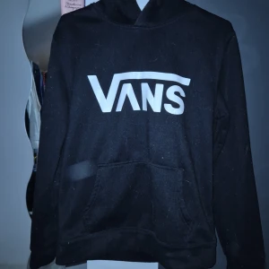 Hoodie - Varm hoodie använd ett fåtal gånger säljs pga används inte längre 